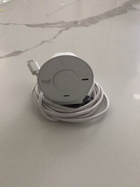 Logitech Camara web with USB-C Cable
